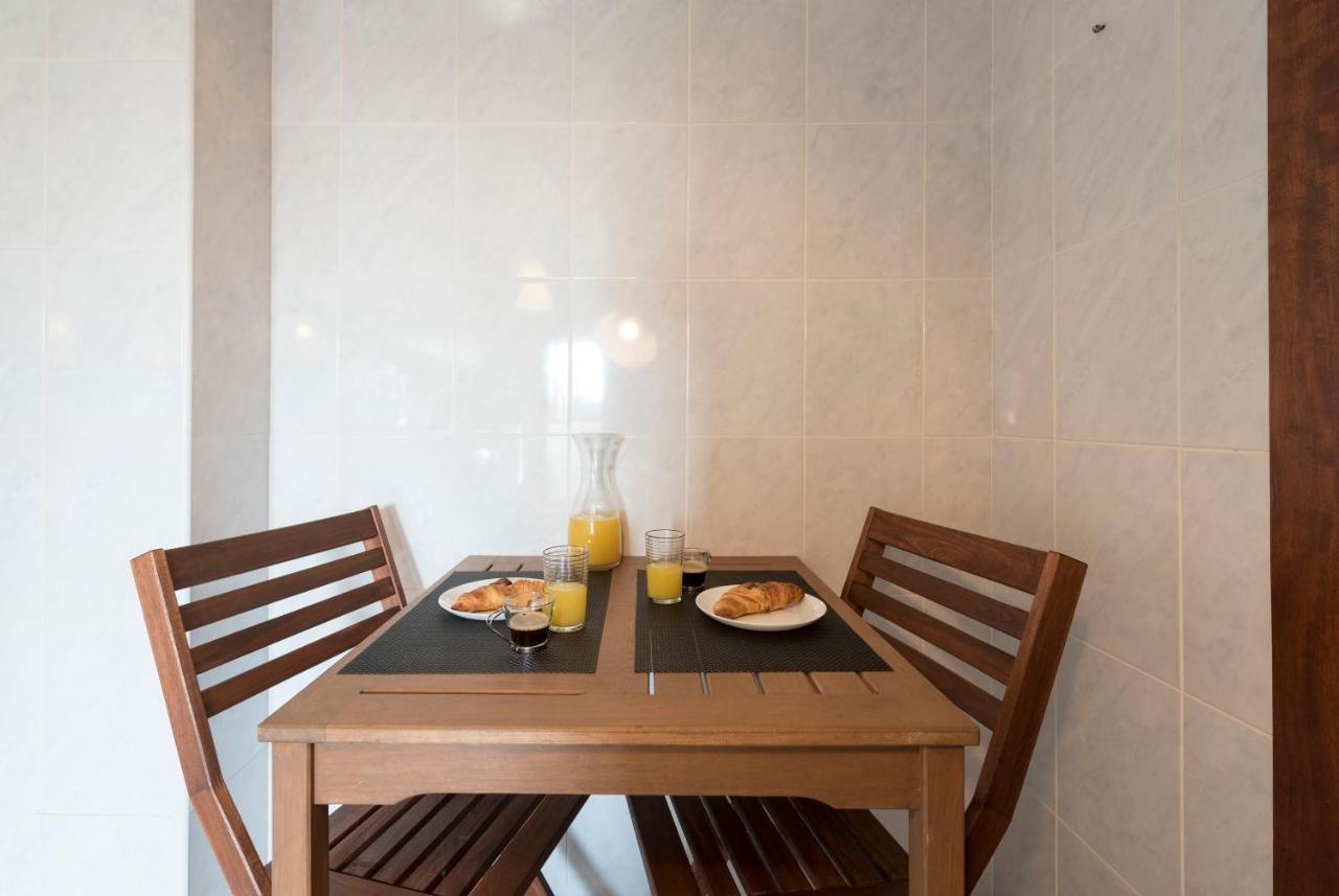 Lovelystay - Homey Feeling Flat W/ Free Parking Порто Екстериор снимка
