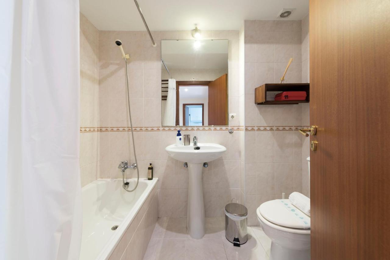 Lovelystay - Homey Feeling Flat W/ Free Parking Порто Екстериор снимка